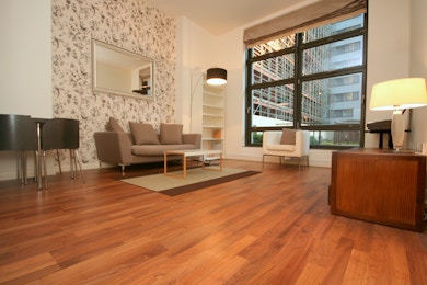 Beautiful 1 Bedroom Apartment in Discovery Dock, Dock Views, £410pw